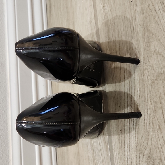 Forever 21 black pointy toe heels - Picture 3 of 4